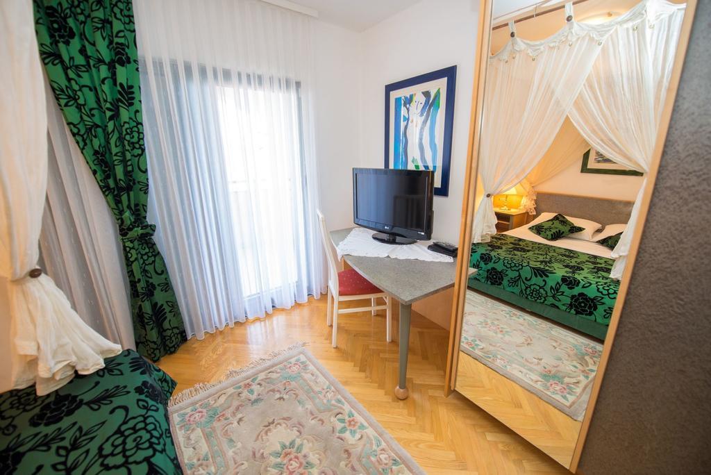 Apartments Marija Near Center Vodice Exterior photo